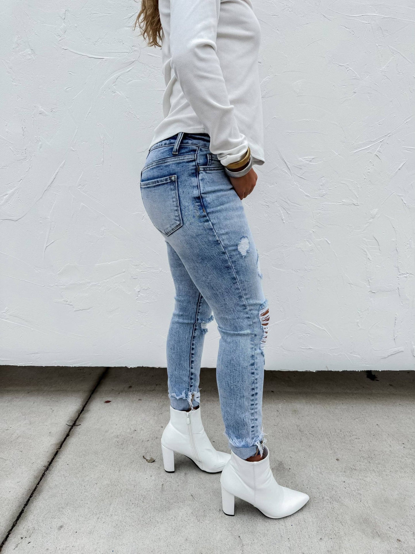 BILLIE DISTRESSED SKINNY JEANS